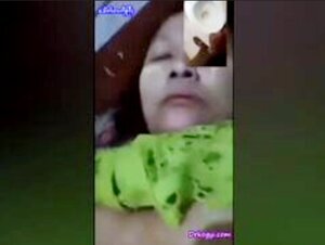 အန်တီကြီးကိုဂွင်းထုပြ