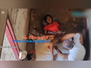 #1 အရက်သောက်လို့ပီးအောင်မတောင်နိုင်အဖိုးကြီးကိုမှုတ်ပေးနေရတဲ့စော် မြန်မာလိုးကား